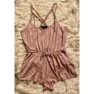 Strappy front romper •has pockets•
